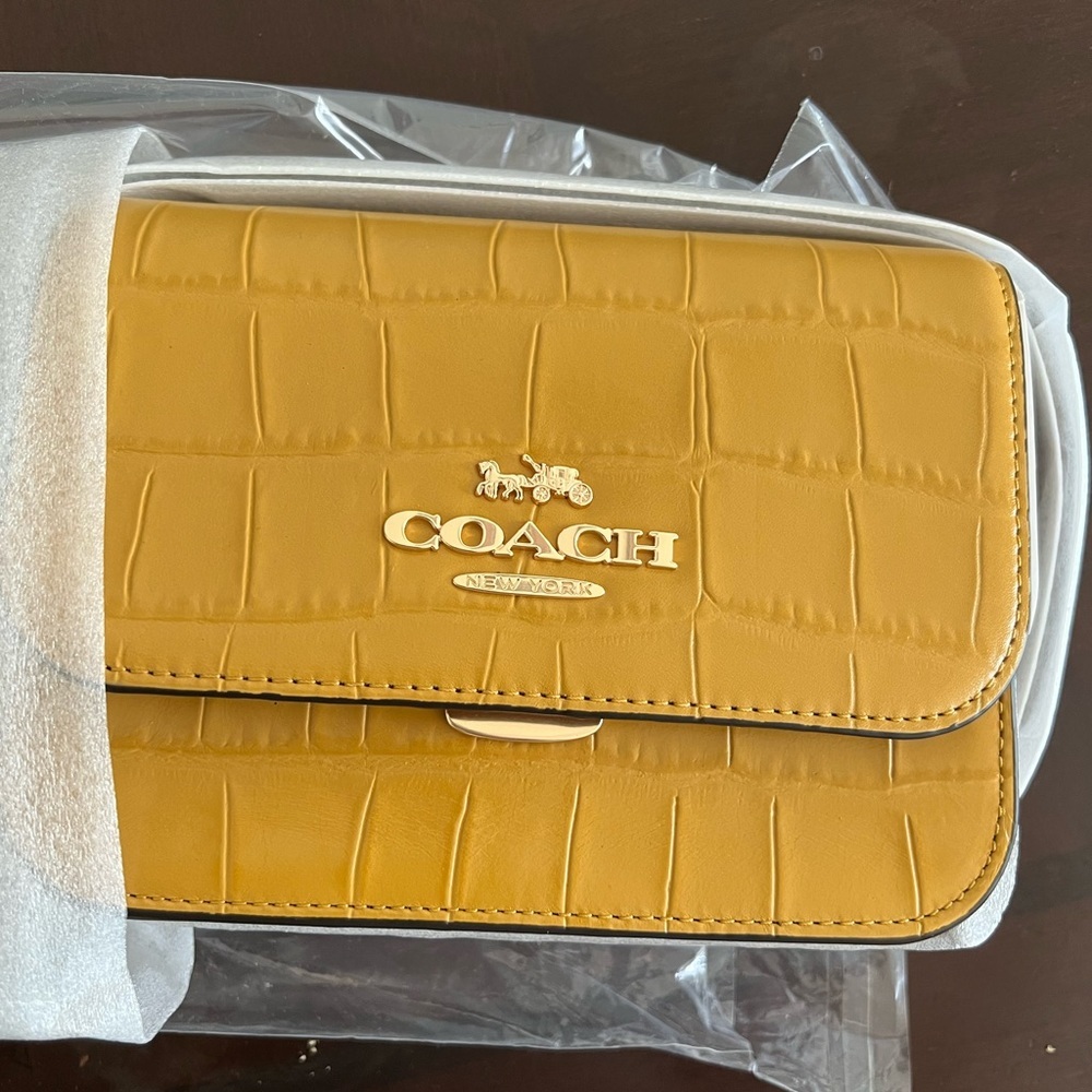 Coach Mini Brynn Crossbody new​ - Picture 2 of 9
